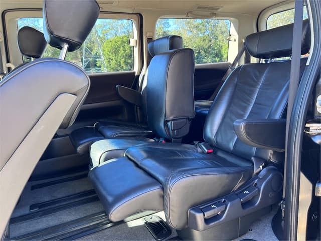 2007 Nissan Elgrand JDM car for sale — photo 14 of 16