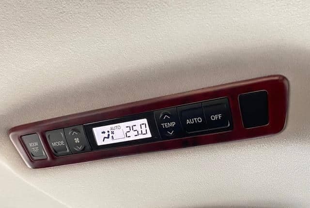 2010 Toyota Vellfire JDM car for sale — photo 9 of 10
