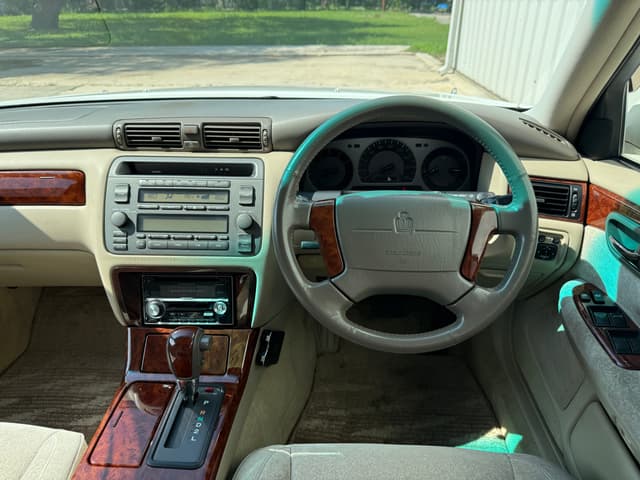 2000 Toyota Crown JDM car for sale — photo 21 of 22