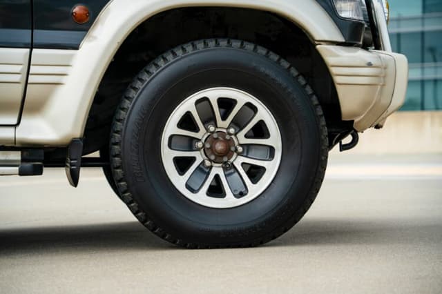 1992 Mitsubishi Pajero JDM car for sale — photo 6 of 12