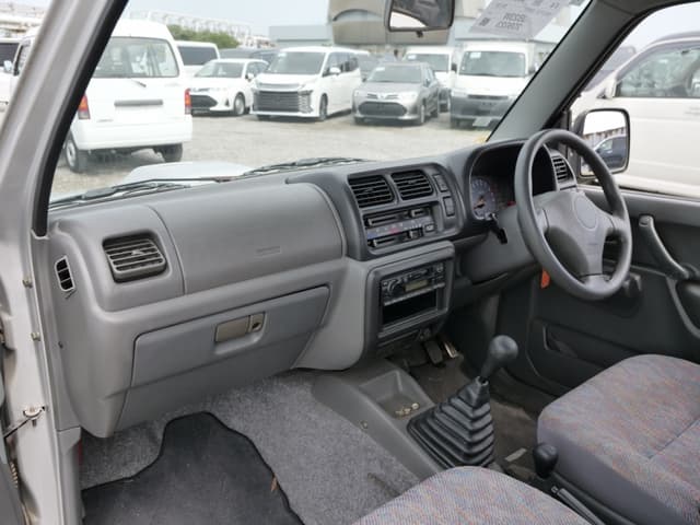 2000 Suzuki Jimny JDM car for sale — photo 23 of 25