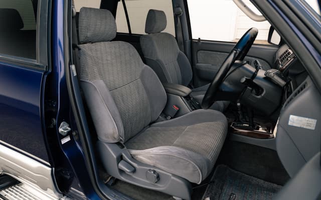 1996 Toyota Hilux Surf JDM car for sale — photo 3 of 14