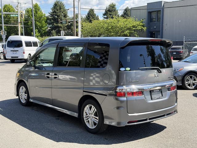 2008 Honda Stepwagon JDM car for sale — photo 5 of 19