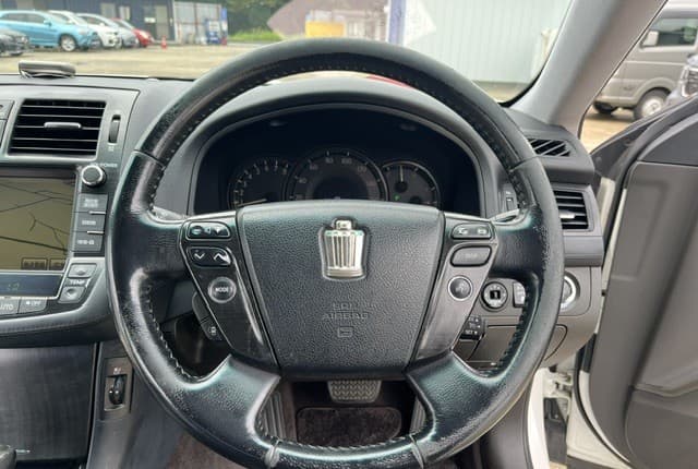 2009 Toyota Crown JDM car for sale — photo 11 of 25