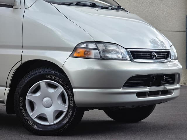1996 Toyota Granvia JDM car for sale — photo 4 of 25