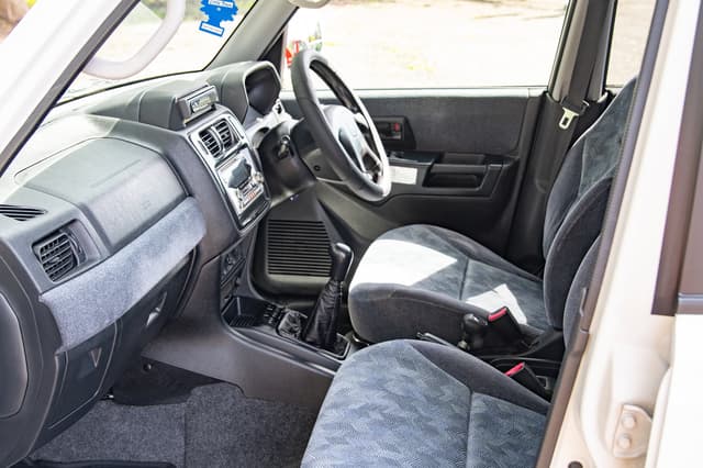 2000 Mitsubishi Pajero JDM car for sale — photo 9 of 10