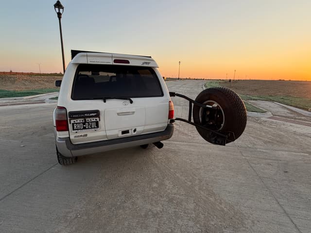 1999 Toyota Hilux Surf JDM car for sale — photo 15 of 25