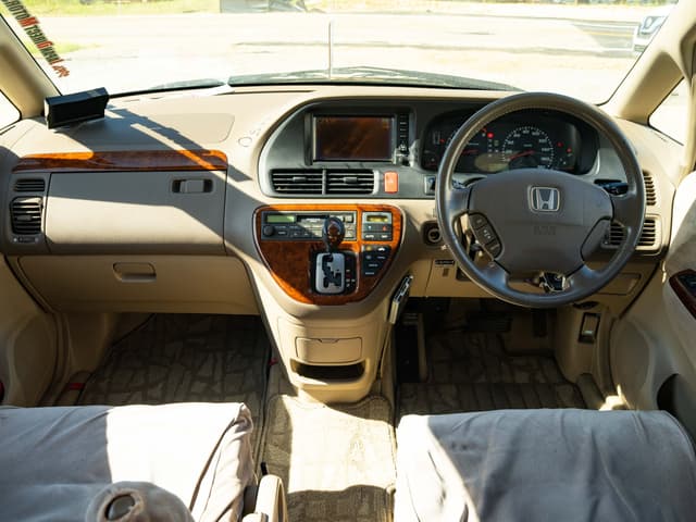 2000 Honda Odyssey JDM car for sale — photo 11 of 14