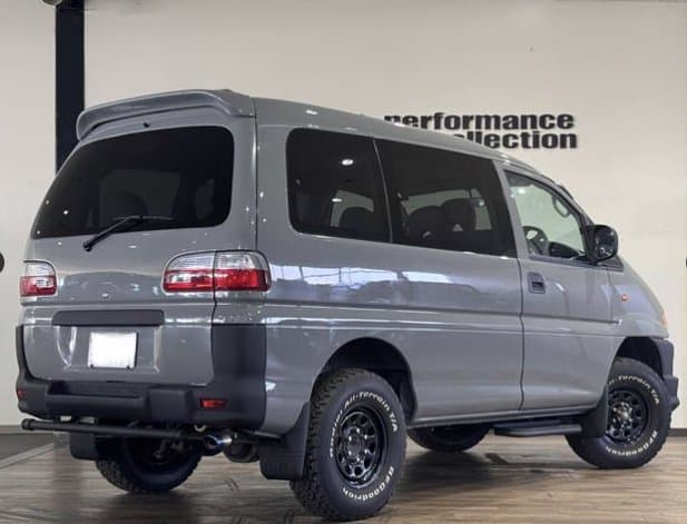 2001 Mitsubishi Delica JDM car for sale — photo 2 of 11