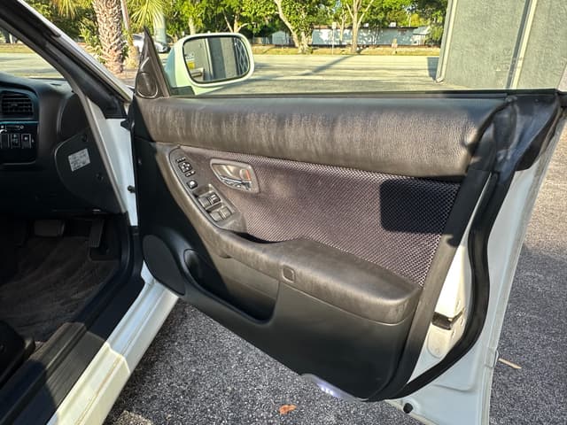 1998 Subaru Legacy JDM car for sale — photo 11 of 17