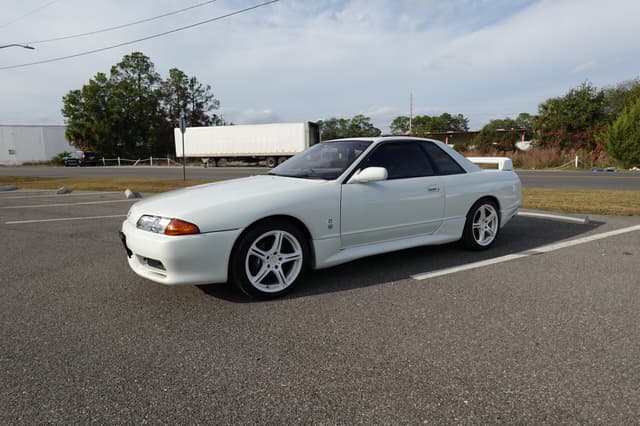 1990 Nissan Skyline JDM car for sale — photo 14 of 18