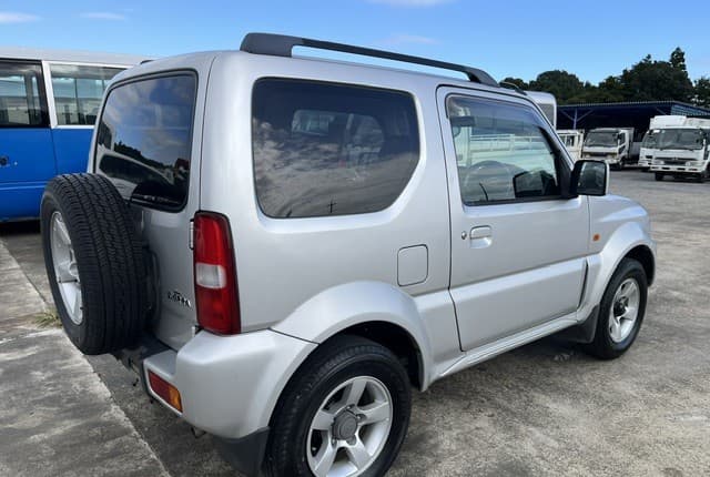 2007 Suzuki Jimny JDM car for sale — photo 4 of 9