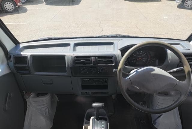 2002 Mitsubishi Minicab JDM car for sale — photo 2 of 25