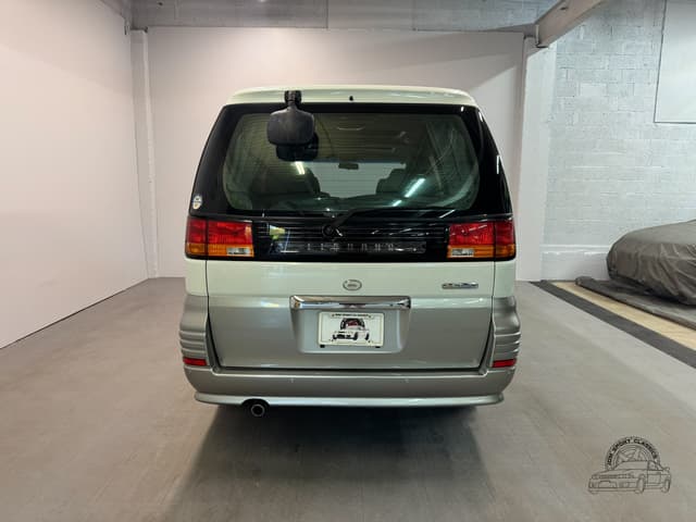 2001 Nissan Elgrand JDM car for sale — photo 16 of 25