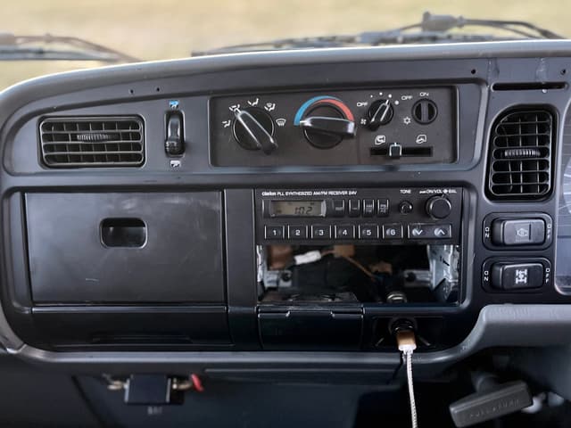 1996 Mitsubishi Canter JDM car for sale — photo 18 of 25