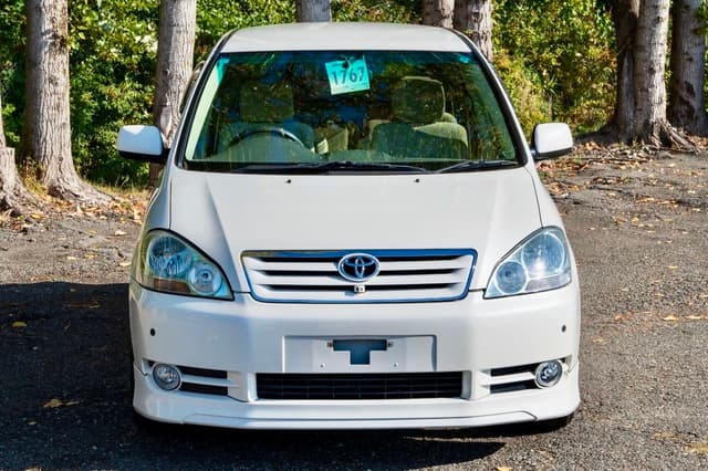 2001 Toyota Ipsum JDM car for sale — photo 2 of 25