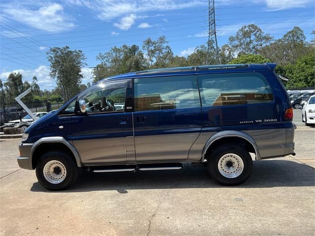 1997 Mitsubishi Delica JDM car for sale — photo 10 of 19