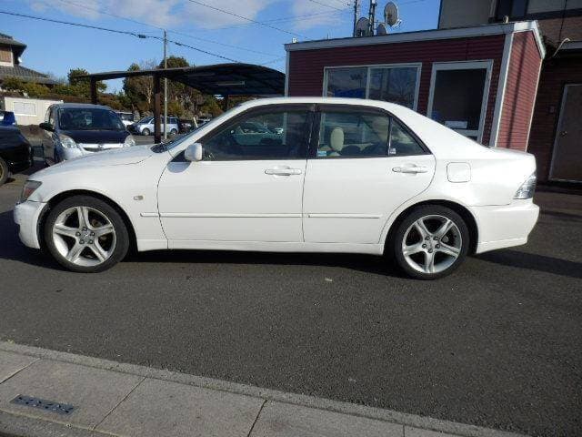 2001 Toyota Altezza JDM car for sale — photo 8 of 20