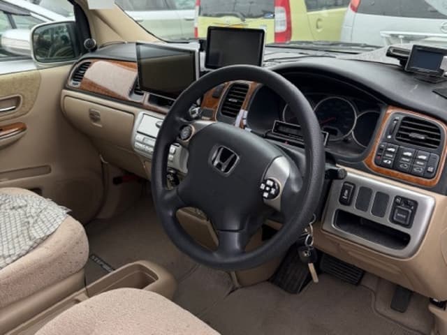 2007 Honda Stepwagon JDM car for sale — photo 3 of 8