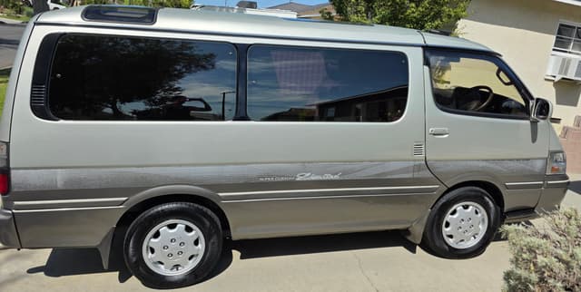 1999 Toyota HiAce JDM car for sale — photo 10 of 24