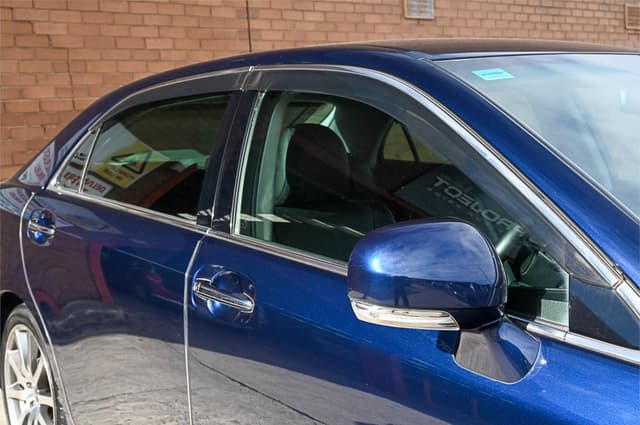 2011 Toyota Crown JDM car for sale — photo 3 of 25