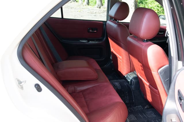 2001 Toyota Altezza JDM car for sale — photo 10 of 14