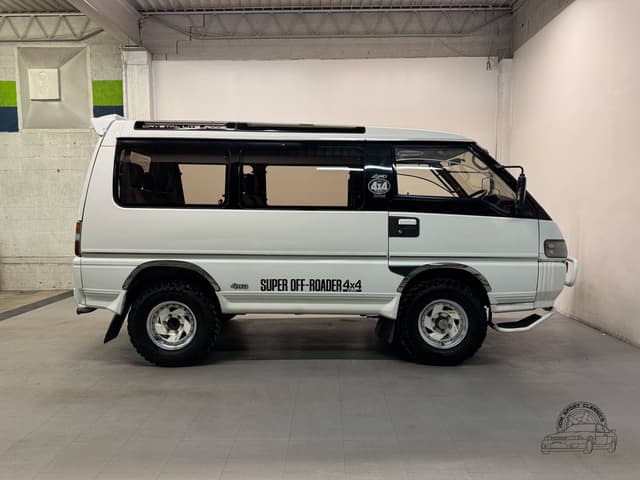 1991 Mitsubishi Delica JDM car for sale — photo 22 of 25