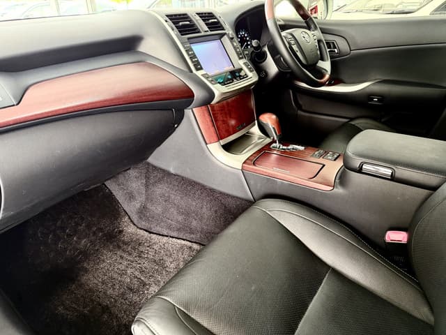 2012 Toyota Majesta JDM car for sale — photo 5 of 6