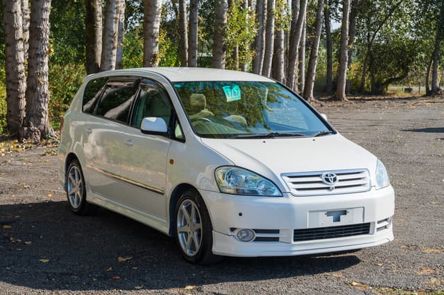 2001 Toyota Ipsum JDM car for sale — photo 3 of 15