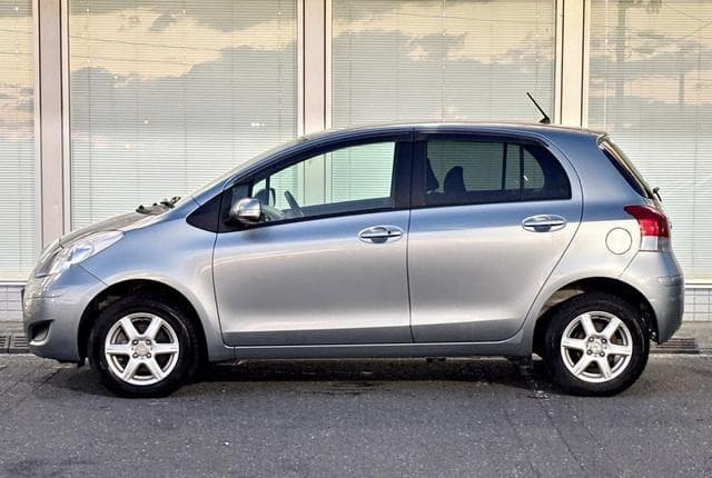 2010 Toyota Vitz JDM car for sale — photo 7 of 9