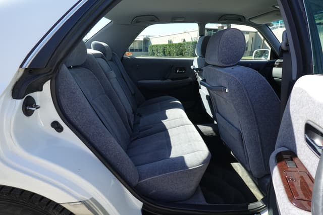 1997 Toyota Crown JDM car for sale — photo 13 of 16