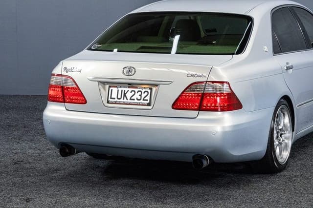 2007 Toyota Crown JDM car for sale — photo 10 of 20