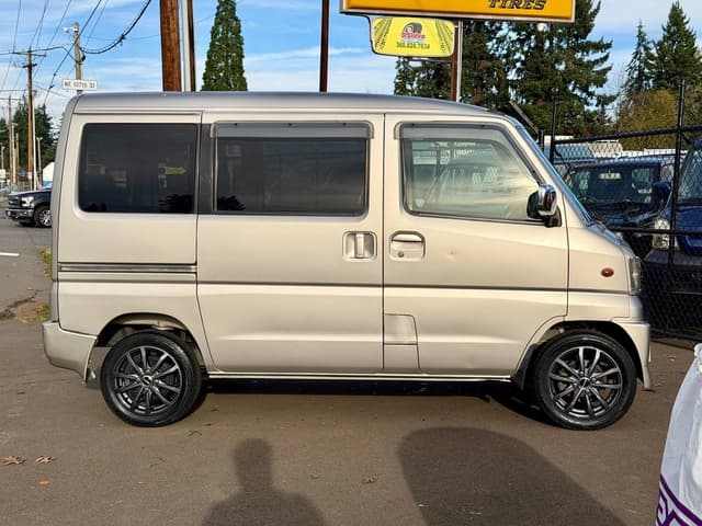 2000 Mitsubishi Town Box JDM car for sale — photo 9 of 25