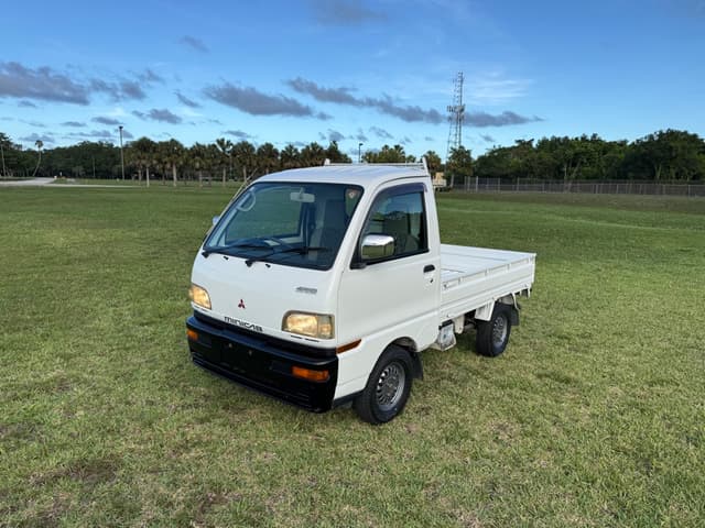 1998 Mitsubishi Minicab JDM car for sale — photo 2 of 25