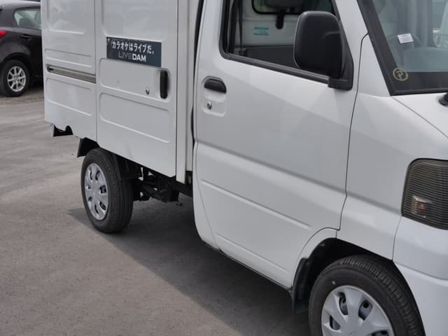 2001 Mitsubishi Minicab JDM car for sale — photo 10 of 25