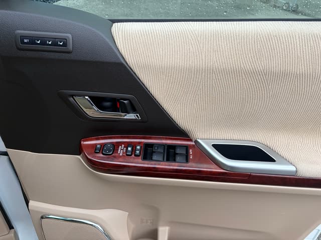 2010 Toyota Vellfire JDM car for sale — photo 13 of 21