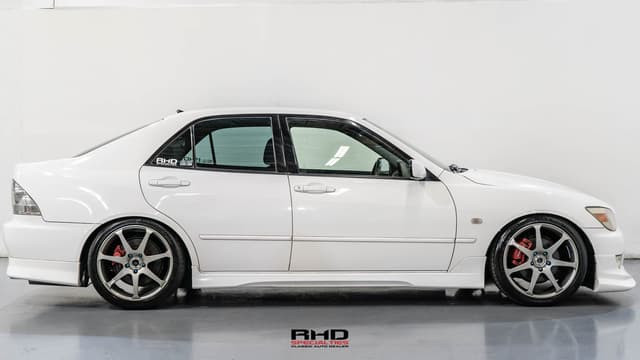 1999 Toyota Altezza JDM car for sale — photo 8 of 25