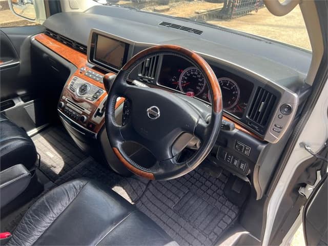 2010 Nissan Elgrand JDM car for sale — photo 10 of 14
