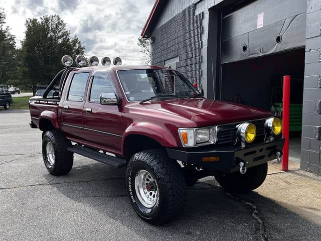 1990 Toyota Hilux JDM car for sale — photo 8 of 25