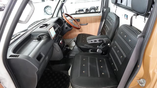 2001 Daihatsu Hijet JDM car for sale — photo 11 of 18