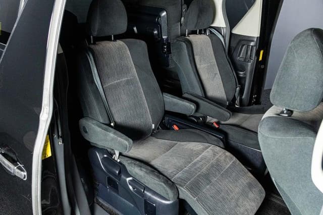 2012 Toyota Vellfire JDM car for sale — photo 17 of 19