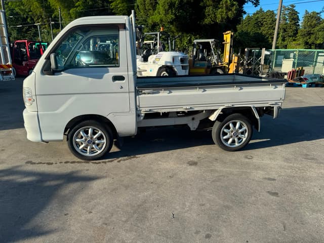 1999 Daihatsu Hijet JDM car for sale — photo 2 of 8