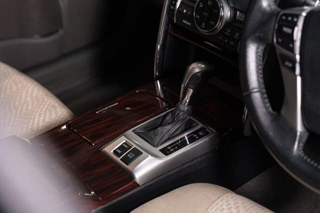 2011 Toyota Mark X JDM car for sale — photo 16 of 18