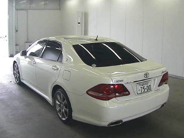 2008 Toyota Crown JDM car for sale — photo 2 of 6