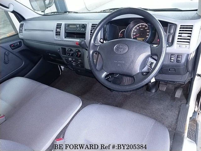 2005 Toyota HiAce JDM car for sale — photo 3 of 6