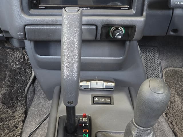 1995 Toyota Hilux Surf JDM car for sale — photo 7 of 20