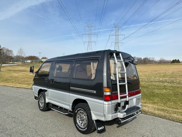 1993 Mitsubishi Delica JDM car for sale — photo 3 of 10