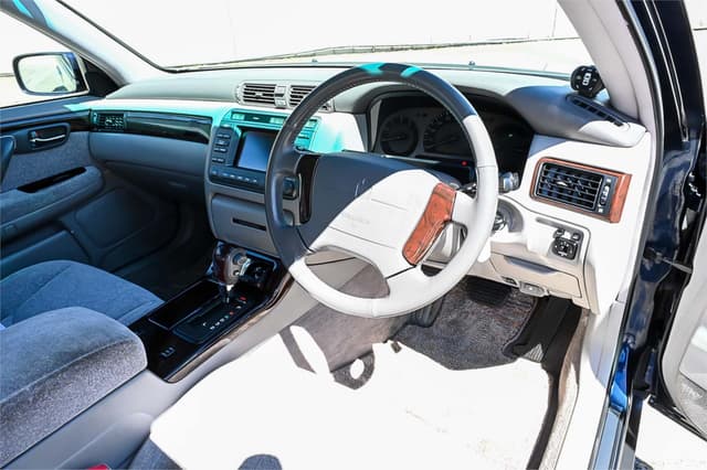 2000 Toyota Crown JDM car for sale — photo 15 of 22