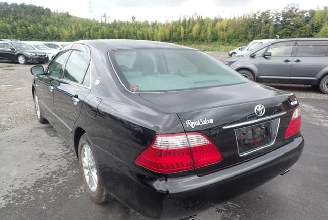 2006 Toyota Crown JDM car for sale — photo 3 of 25