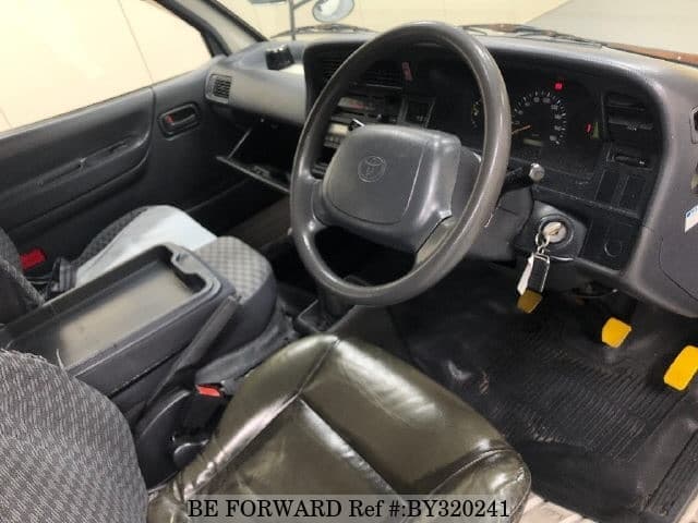 2002 Toyota HiAce JDM car for sale — photo 4 of 6